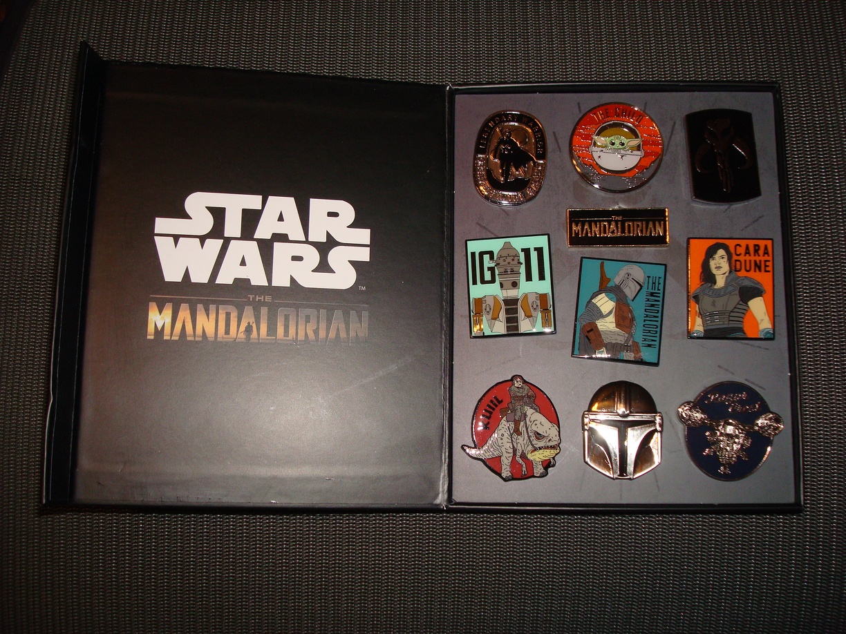 Official "The Mandalorian" 10 Pin Set Star Wars By